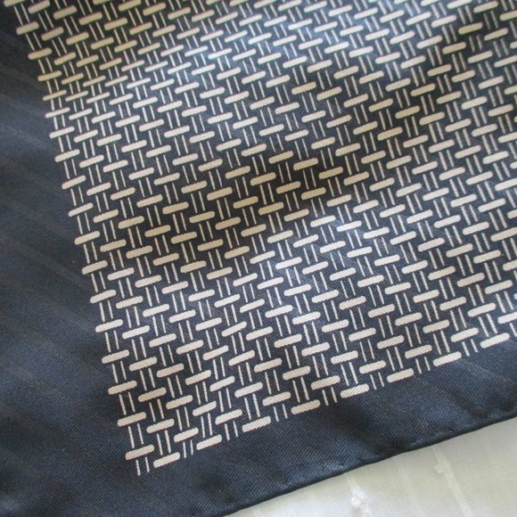 Tan & black oblong scarf - Picture 4 of 5